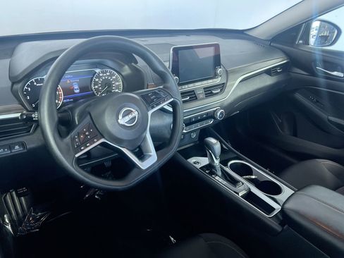 Used 2024 Nissan Altima 2.5 SV FWD image 27