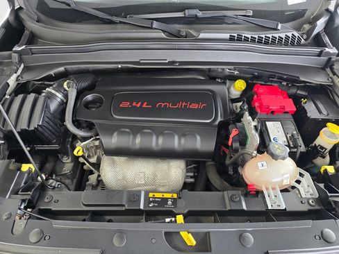 Used 2019 Jeep Renegade Latitude w/ Cold Weather Group AWD/4WD image 12