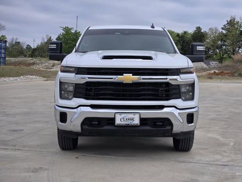 Used 2024 Chevrolet Silverado 2500 LT AWD/4WD image 3