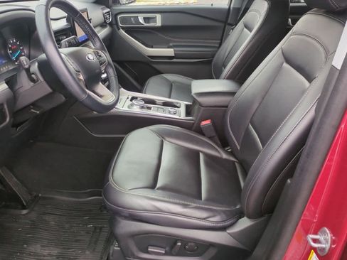 Used 2022 Ford Explorer XLT w/ Equipment Group 202A image 16