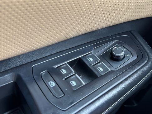 Used 2024 Volkswagen Atlas Cross Sport SE image 18