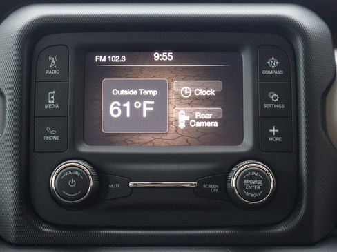 Used 2020 Jeep Gladiator Sport image 24