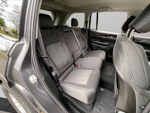 Used 2023 Jeep Grand Cherokee Laredo image 24