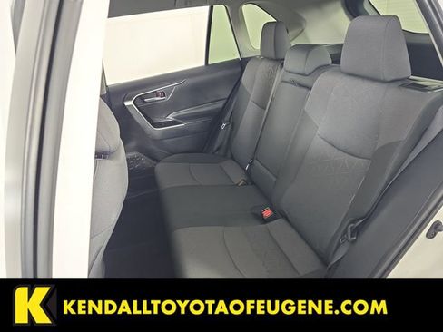 Used 2025 Toyota RAV4 XLE AWD/4WD image 18