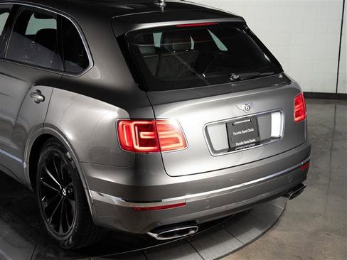 Used 2018 Bentley Bentayga image 31