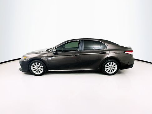 Used 2018 Toyota Camry LE FWD image 4