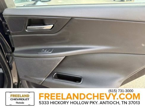 Used 2017 Jaguar XE image 21