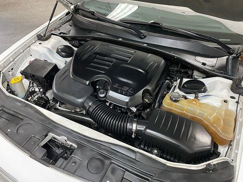 Used 2013 Chrysler 300 image 16