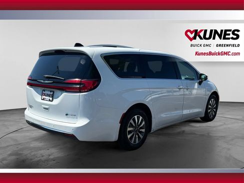 Used 2023 Chrysler Pacifica Touring-L FWD image 10