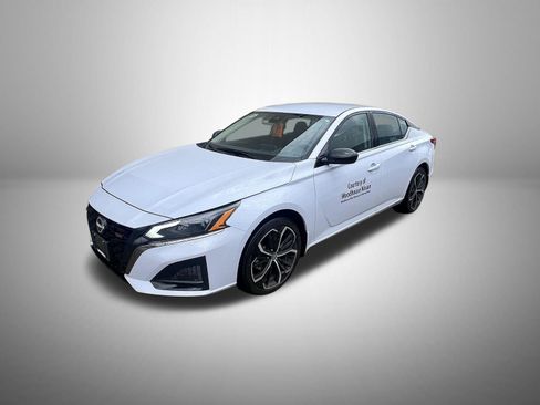 Certified 2025 Nissan Altima 2.5 SR image 1