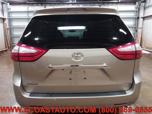 Used 2017 Toyota Sienna Limited image 8