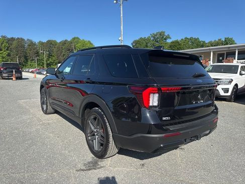 Used 2025 Ford Explorer ST-Line w/ ST-Line Street Pack image 3