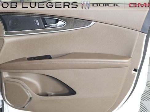 Used 2017 Lincoln MKX Reserve FWD image 18