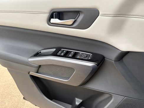 New 2026 Nissan Pathfinder SL FWD image 17
