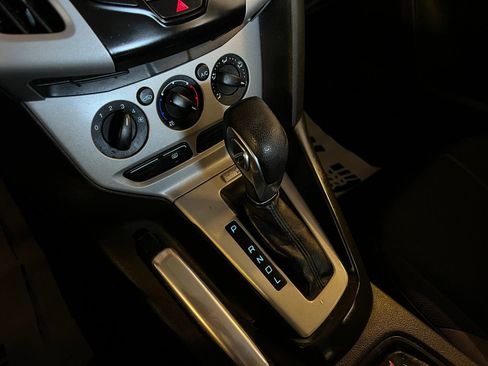 Used 2014 Ford Focus SE w/ SE Winter Package FWD image 20
