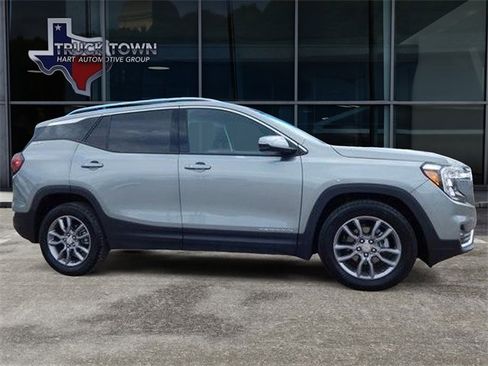 Used 2024 GMC Terrain SLT image 2