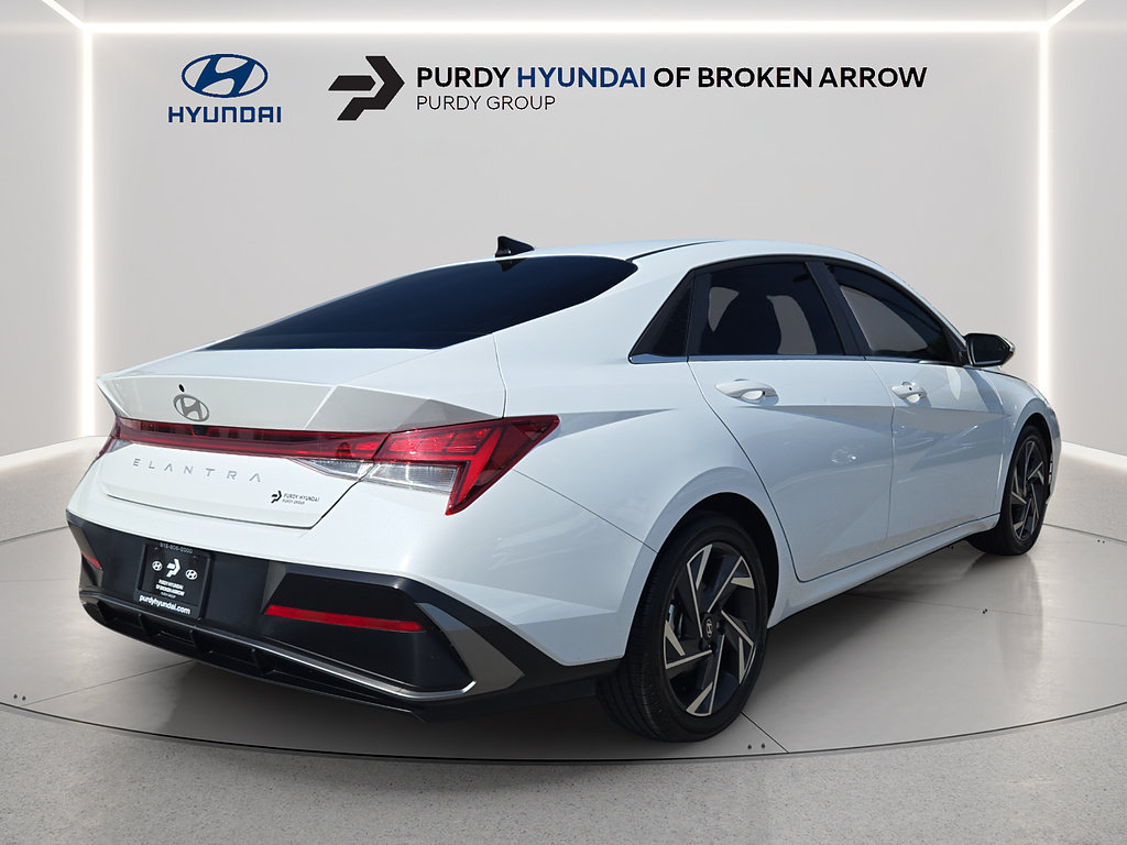 Certified 2025 Hyundai Elantra SEL FWD image 5