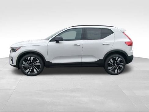 New 2025 Volvo XC40 B5 Ultra w/ Protection Package Premier image 3