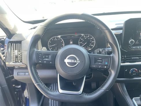 Used 2025 Nissan Pathfinder SV FWD image 19