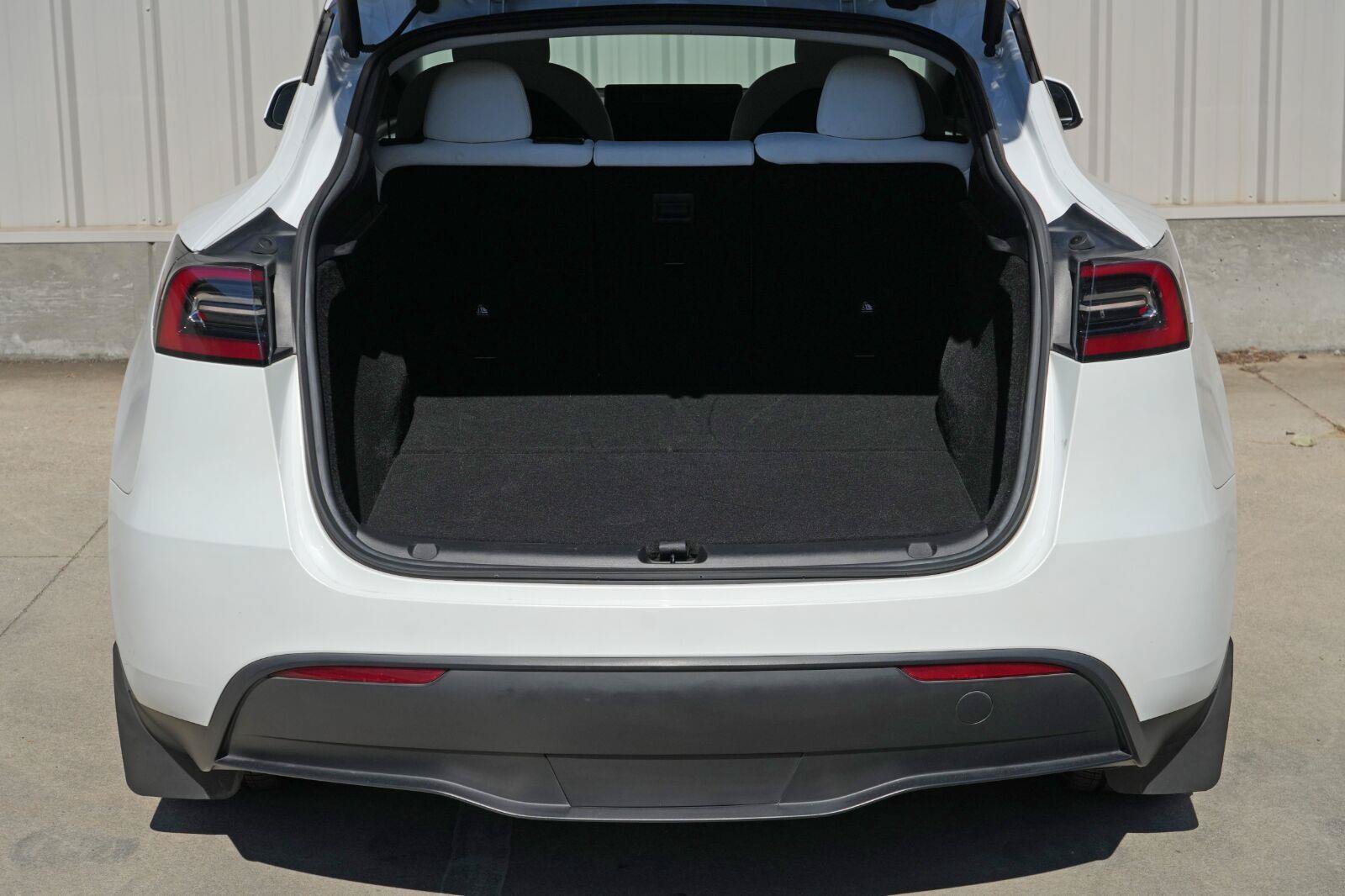 Used 2023 Tesla Model Y Performance AWD/4WD image 10