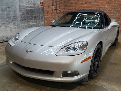 Used 2006 Chevrolet Corvette Convertible w/ Preferred Equipment Group RWD image 5