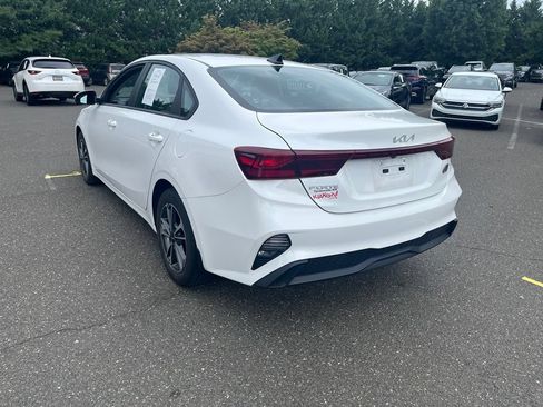 Used 2023 Kia Forte LXS w/ LXS Technology Package FWD image 5