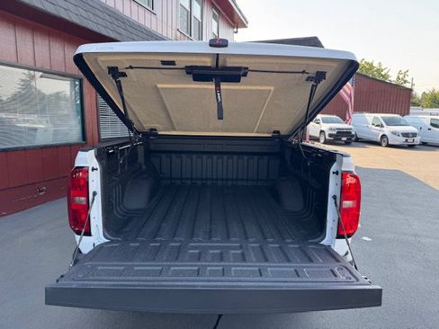 Used 2022 Chevrolet Colorado LT AWD/4WD image 3
