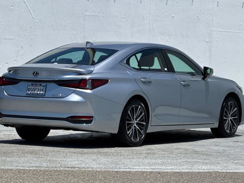 Used 2025 Lexus ES 300h w/ Premium Package FWD image 3