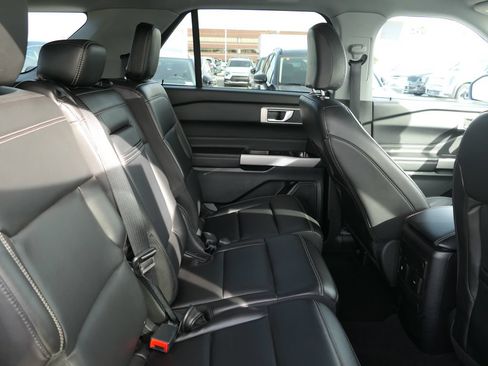 Used 2024 Ford Explorer XLT w/ Equipment Group 202A AWD/4WD image 24