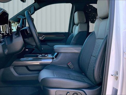 Used 2025 Chevrolet Silverado 2500 ZR2 w/ Technology Package image 16