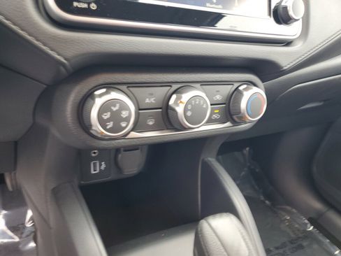 New 2025 Nissan Versa S w/ Trunk Package FWD image 28