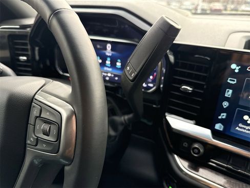 Used 2025 Chevrolet Silverado 2500 LTZ w/ LTZ Convenience Package image 23