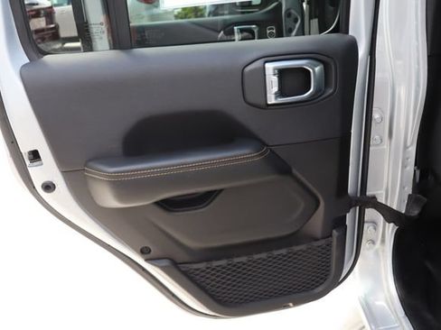 Used 2024 Jeep Wrangler Unlimited Sahara AWD/4WD image 19