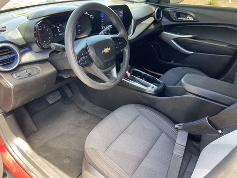 Used 2024 Chevrolet Trax LS w/ LS Convenience Package FWD image 6