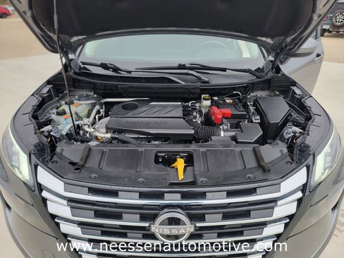 Used 2024 Nissan Rogue SV w/ SV Premium Package image 35