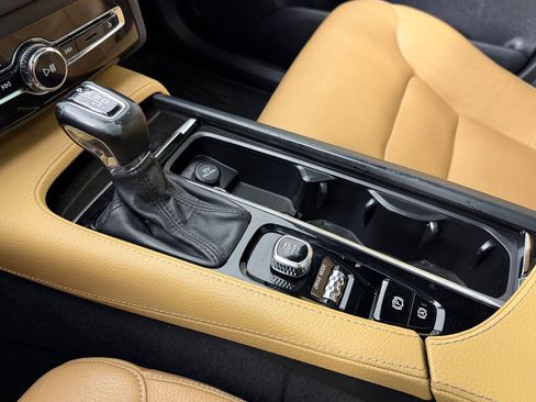 Used 2018 Volvo XC90 T6 Momentum w/ Convenience Package image 26