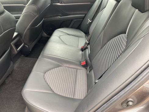 Used 2021 Toyota Camry SE w/ Convenience Package FWD image 16