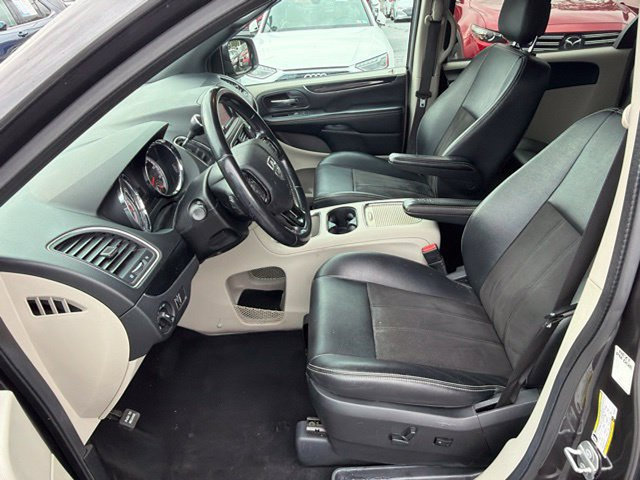 Used 2019 Dodge Grand Caravan SXT FWD image 22
