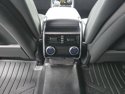 Used 2023 Land Rover Range Rover SE image 20
