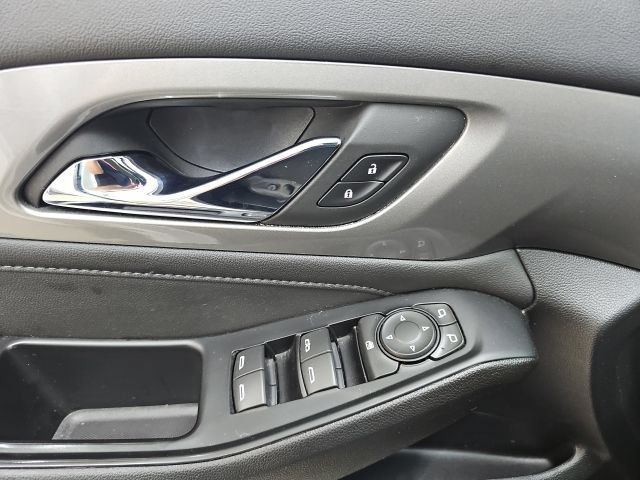Used 2023 Chevrolet Traverse LT FWD image 29
