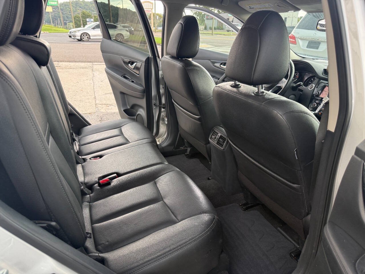 Used 2019 Nissan Rogue SL AWD/4WD image 12