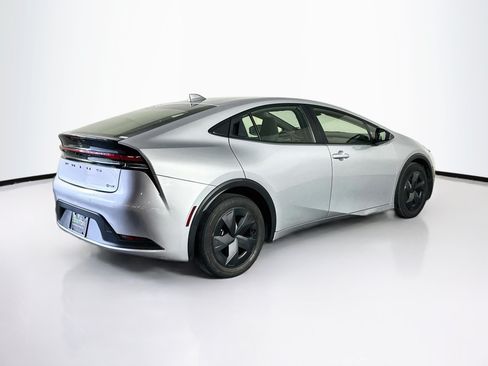 Used 2024 Toyota Prius LE FWD image 9