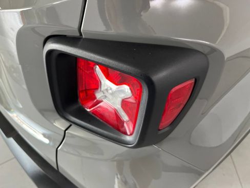 Used 2023 Jeep Renegade Latitude AWD/4WD image 43