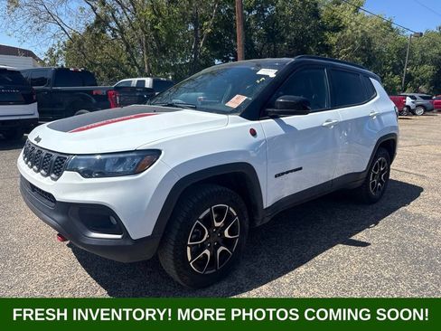 Used 2025 Jeep Compass Trailhawk w/ Trailer Tow Group AWD/4WD image 5