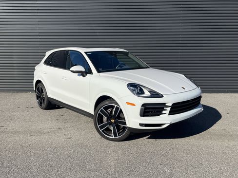 Certified 2023 Porsche Cayenne Platinum Edition image 7