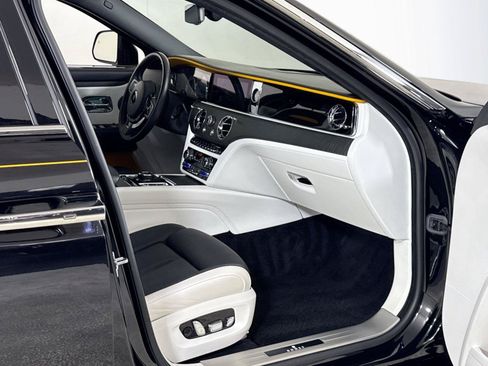 Used 2021 Rolls-Royce Ghost AWD/4WD image 37