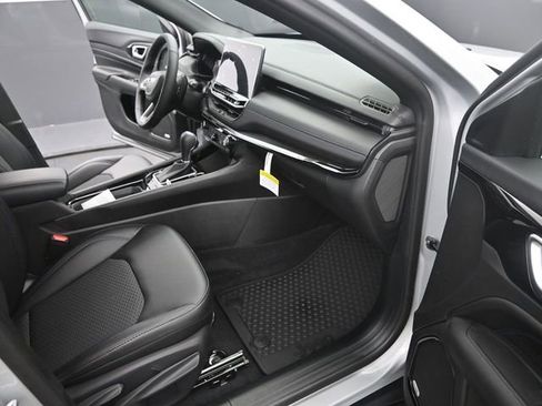 New 2026 Jeep Compass Latitude w/ Sun and Sound Group image 17