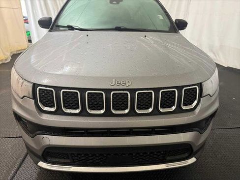 Certified 2023 Jeep Compass Limited image 3