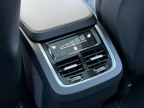 Used 2025 Volvo XC90 B6 Ultra image 16