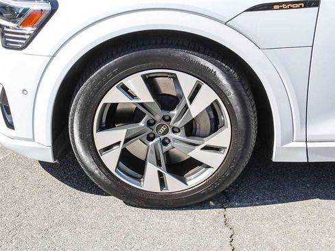 Used 2023 Audi e-tron Premium Plus w/ Premium Plus Package image 9